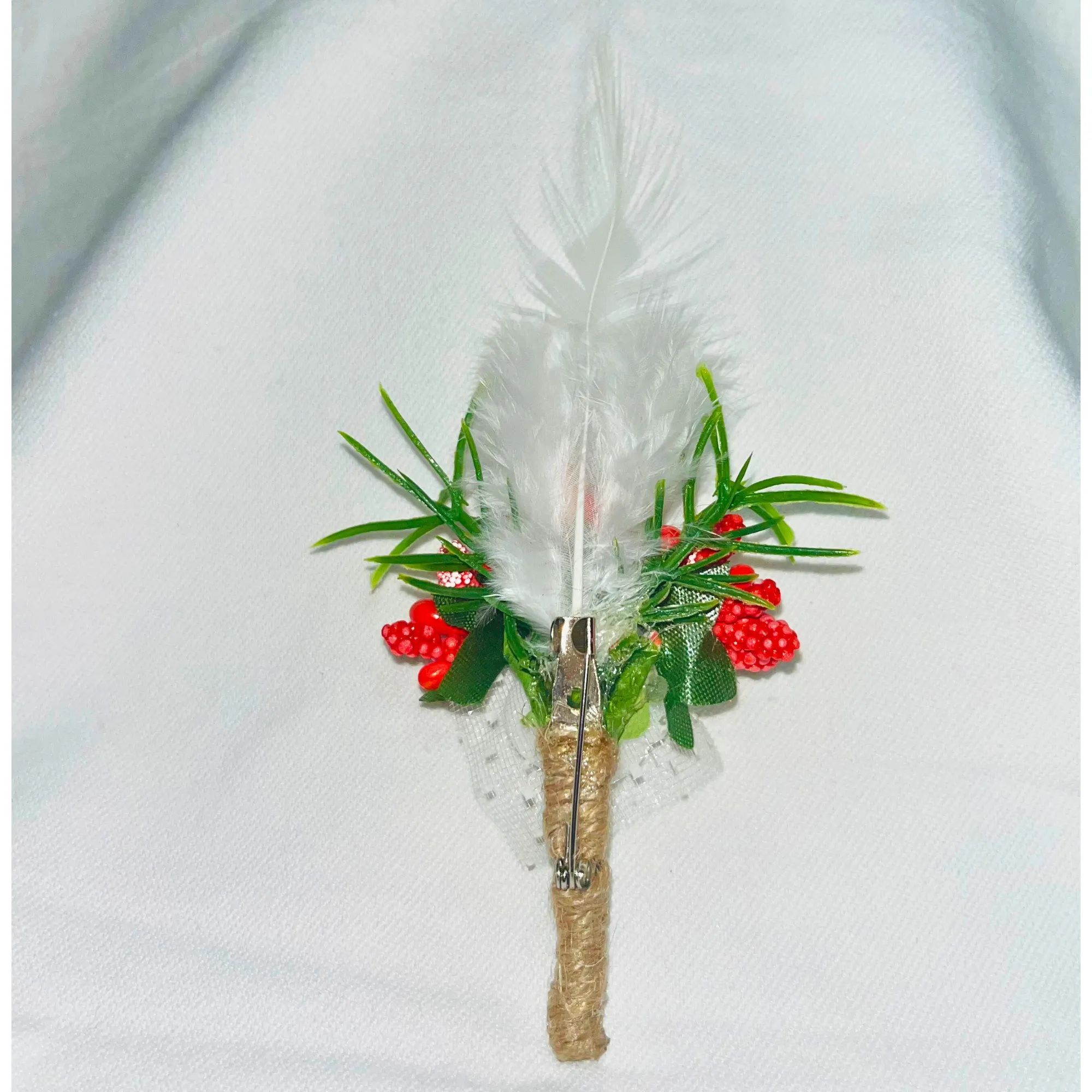 Red & White Faux Feather Flower Brooch ( Wholesale )